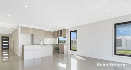 14 Luster Circuit, Cranbourne South, VIC 3977 - Photo 5