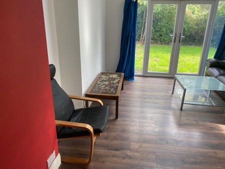 5 bedroom semi-detached house on Marlborough Road, CV2 4ES. - Photo 2