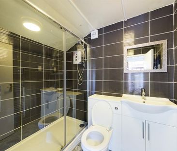 4 bedroom House To Let - Photo 3