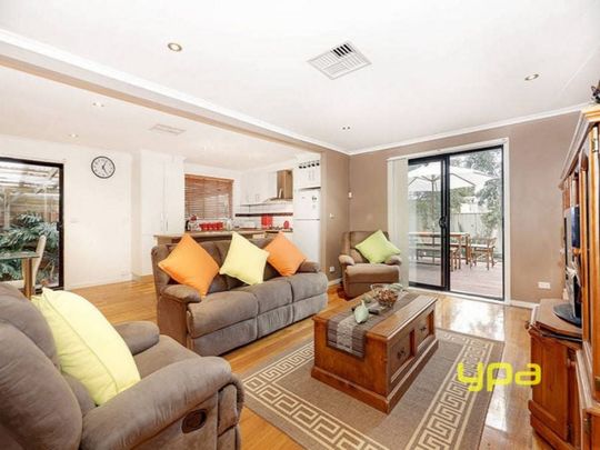 BEAUTIFULL FAMILY HOME!!!!!! - Photo 1