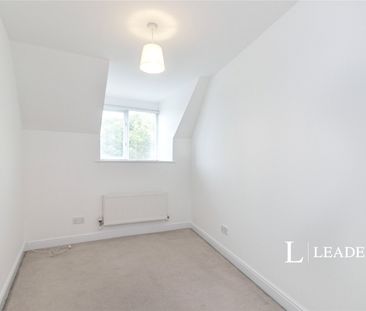 4 bedroom house to rent Admiral Stirling Court, Weystone Road, Weyb... - Photo 4