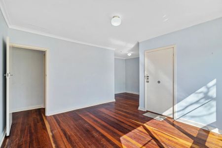 Central Mandurah Gem on 809sqm - Comfort, Character & Coastal Convenience - Photo 2