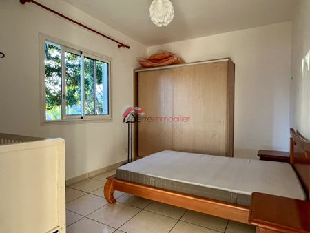 Location Maison 4 pièces 93m² PETITE ILE 97429 - Photo 2