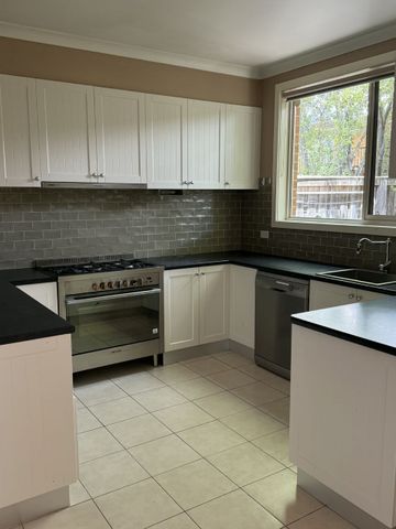 Perfect Location! - Photo 3