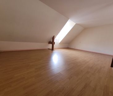 Location Appartement 3 pièces 82m² SABLE SUR SARTHE 72300 - Photo 6