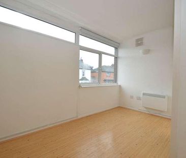 Addlestone, KT15 - Photo 1