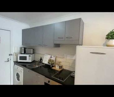 Furnished One bedroom in Queen St **COLD WATE... - Photo 5