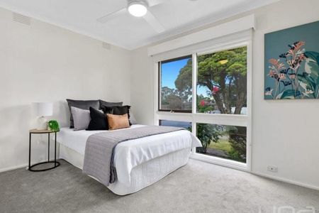 Renovated 4 bedroom family home - Photo 3