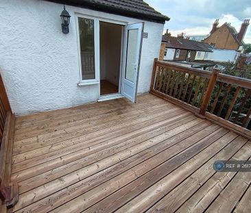 2 bedroom end of terrace house to rent - Photo 3