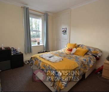 2 Bedroom Houses Flats in Leeds LS6 - Photo 1