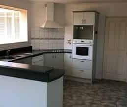 Modern Three Bedroom House - Photo 1