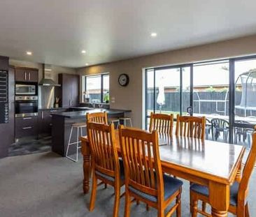 Family friendly home in a great location - Photo 1