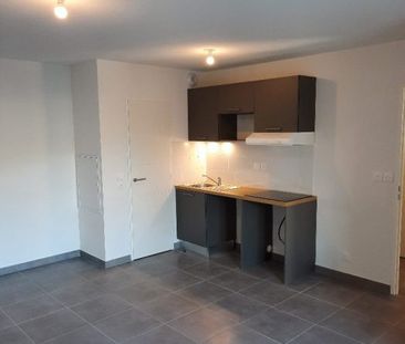 T2 AVEC BALCON ET DEUX PARKINGS - Photo 2