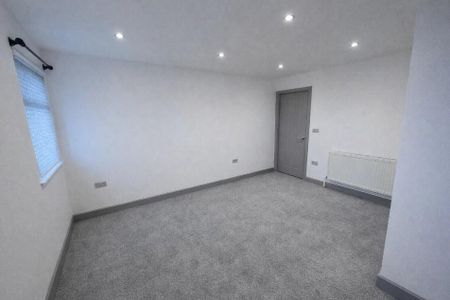 3 bedroom apartment to rent - Photo 4