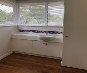 Spacious one bed unit - Photo 3