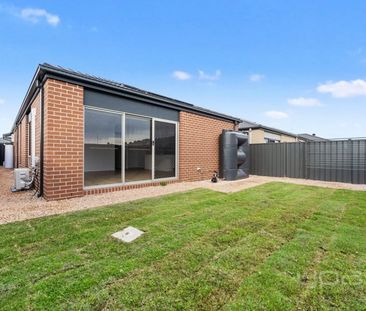 4 BEDROOM FAMILY HOME! - Photo 4