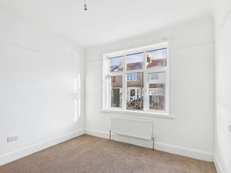 3 bedroom detached bungalow to rent - Photo 2