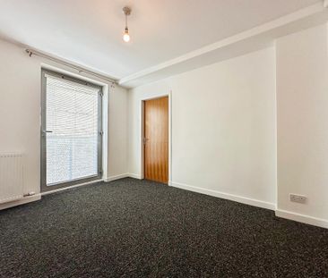 3 bedroom flat to rent - Photo 4