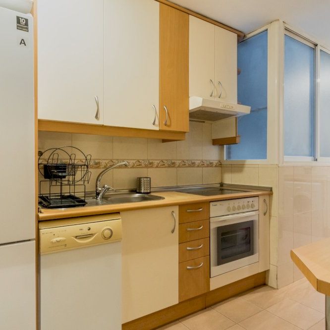 Cozy room in Camino de Vinateros street - Photo 1