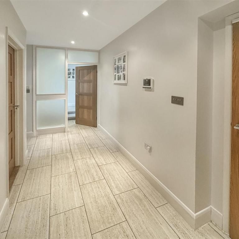 4 bedroom detached house to rent - Photo 1