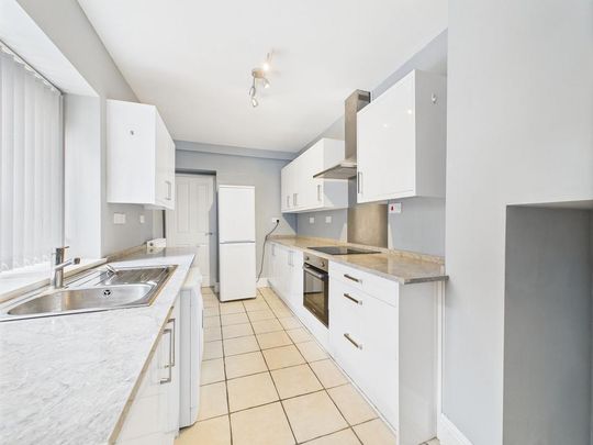 3 bedroom semi-detached house to rent - Photo 1