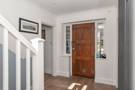5 bedroom detached house to rent - Photo 2