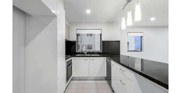 Furnished 2-Bedroom Apartment Opposite Westfield Garden City - Photo 1