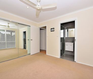 Fully Renovated 3-Bedroom Family Home with Pool & Entertaining Area - Photo 5
