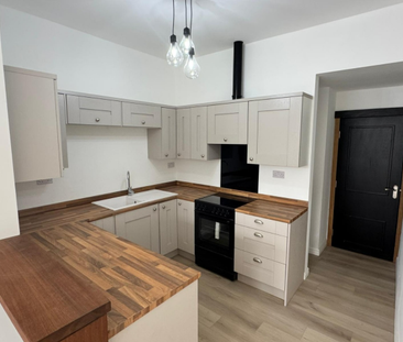 Newly Renovated Two-Bedroom Apartment In the Culcheth Village - Photo 4