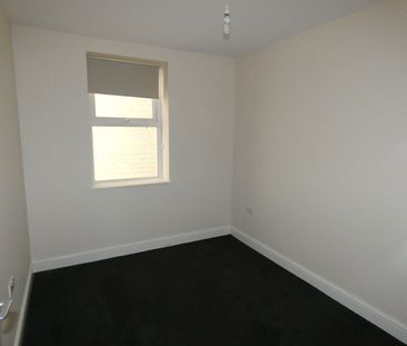 Tyldesley Road flat B - Photo 6