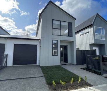 Stunning Home in Kenepuru - Photo 3