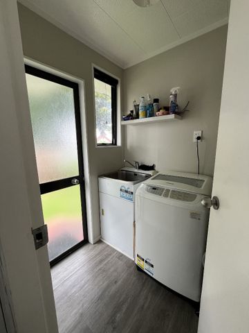 Tidy Three Bedroom Home - Photo 2