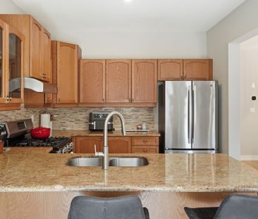 For Lease - 111 Greenstem Crescent, Hamilton, Ontario - Photo 2