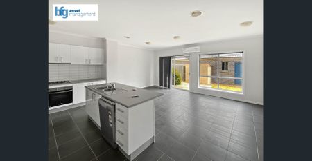 Modern & Contemporary 3 Bedroom Townhouse! A/C in upstairs Master Bedroom - Photo 4