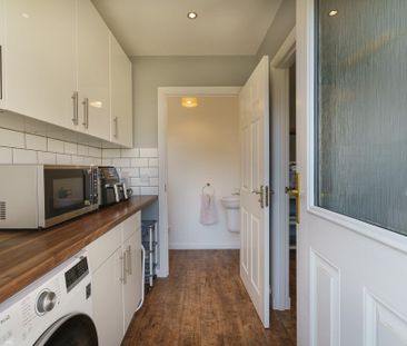 4 bedroom detached house to rent - Photo 2