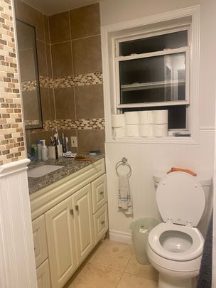 For Lease - 166 Chaplin Crescent Unit# 2nd Floor Bedroom, Toronto, Ontario - Photo 1