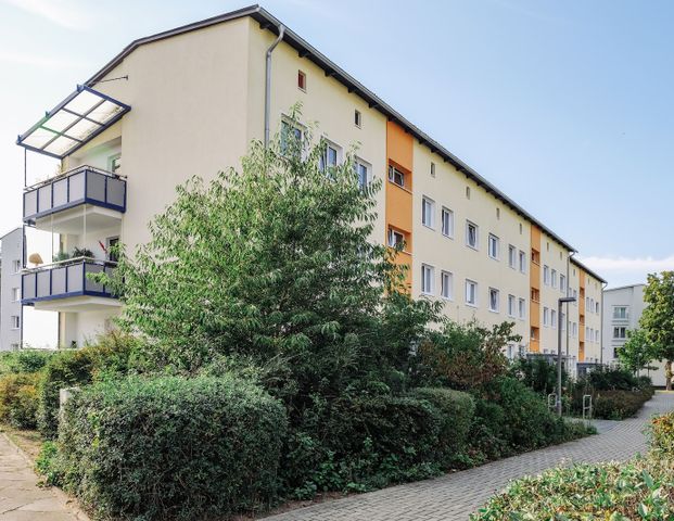 Willkommen Zuhause: schöne 3-Zimmer-Wohnung für die kleine Familie mit Loggia // 1.OG links - Foto 1