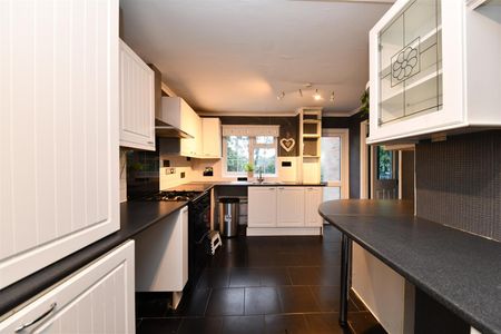 Benstede, Stevenage, SG2 - Photo 2