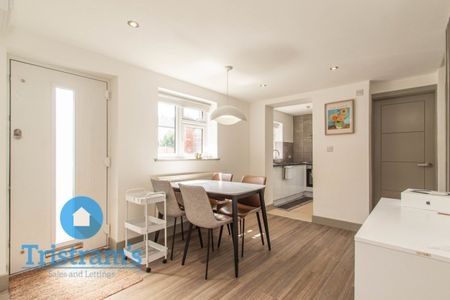 2 bed Flat for Rent - Photo 4