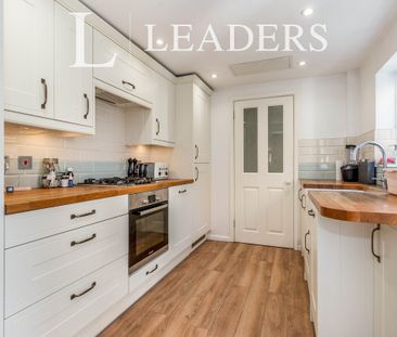 2 bedroom terraced to rent Albert Road, Addlestone, Surrey - Photo 2