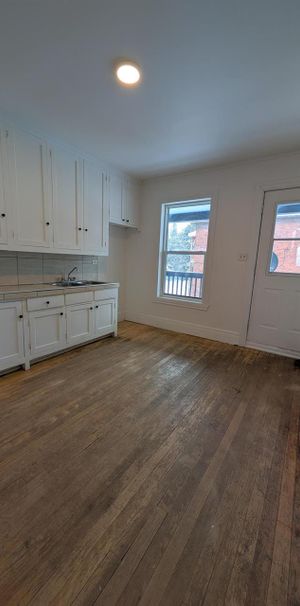 Immeuble - 866 à 882 Short 4 ½ à Louer – Secteur Université / Centre-ville - Photo 1