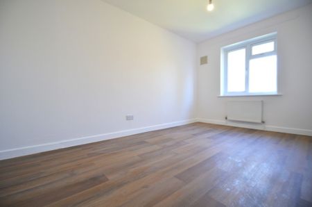 3 bedroom Property to rent - Photo 5