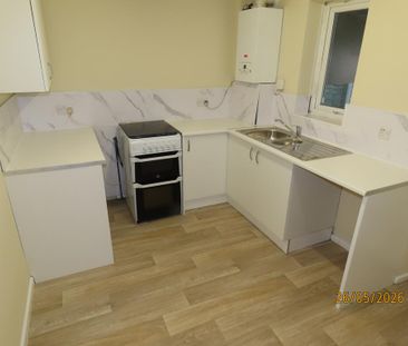 2 bedroom terraced house to rent - Photo 4