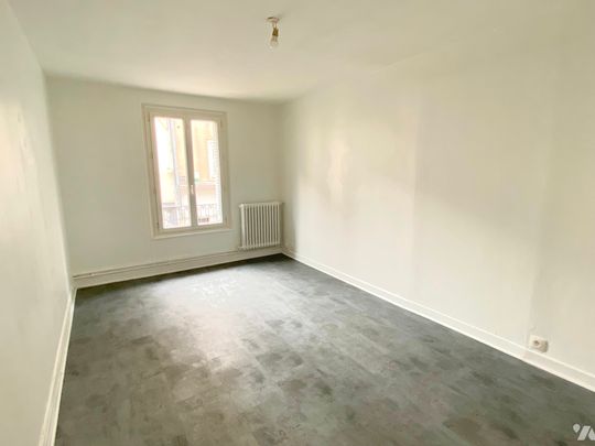 CHARTRES – CENTRE VILLE, 5 MN. A PIED DE LA GARE BEAU 3 PIECES LUMINEUX 1er Et. 75.86m² Hab. - Photo 1