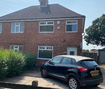 4 bedroom semi-detached house to rent - Photo 2
