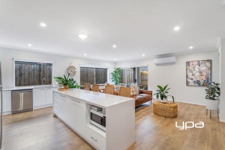 GREAT FAMILY HOME - Photo 2