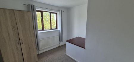 4 bedroom detached house to rent - Photo 4