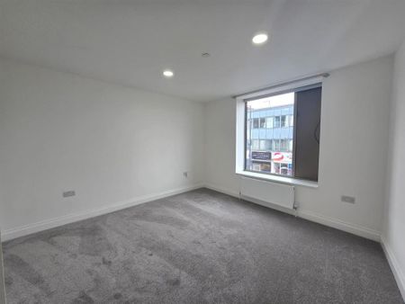 3 bedroom flat to rent - Photo 3