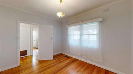 Renovated 3-Bedroom Home in Prime Coburg Location - Photo 5