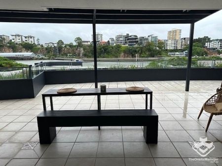 Kangaroo Point Pet Friendly UNFURNISHED 2BR 2Bathroom Stunning Apartment on the River - Photo 5